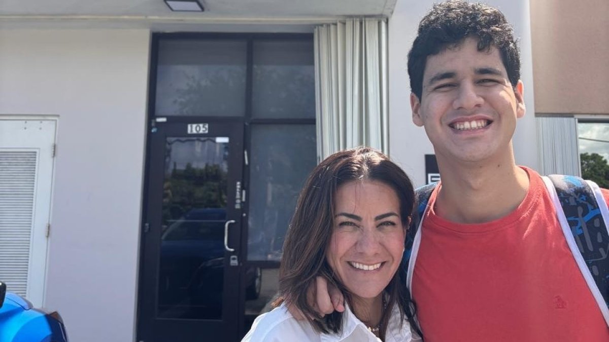 Wendy Rosillo con su hijo.