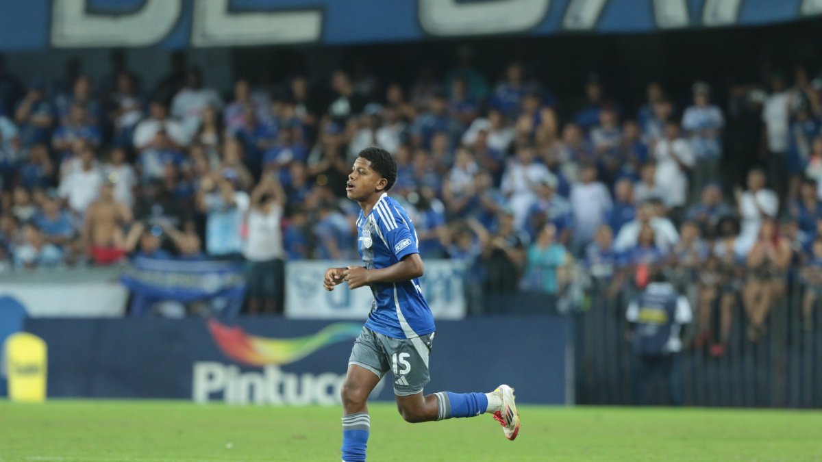 Luis Fragozo ya debutó oficialmente con Emelec.