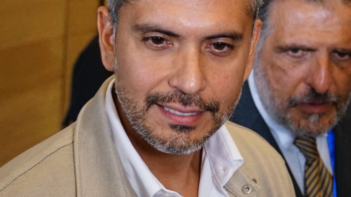 El asambleísta Raúl Chávez dijo que pedirá que el Legislativo inscriba a la bancada de Reto, con lo cual se separaría del correísmo.