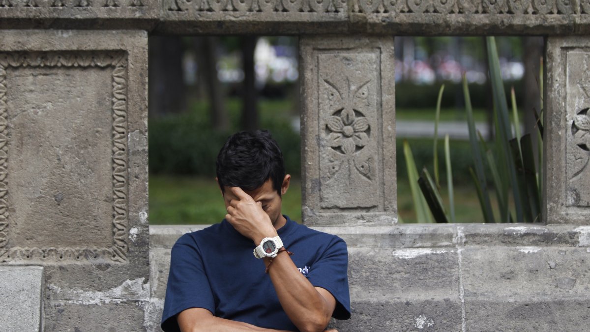 En la imagen de archivo, un hombre con migraña en Ciudad de México (México).
