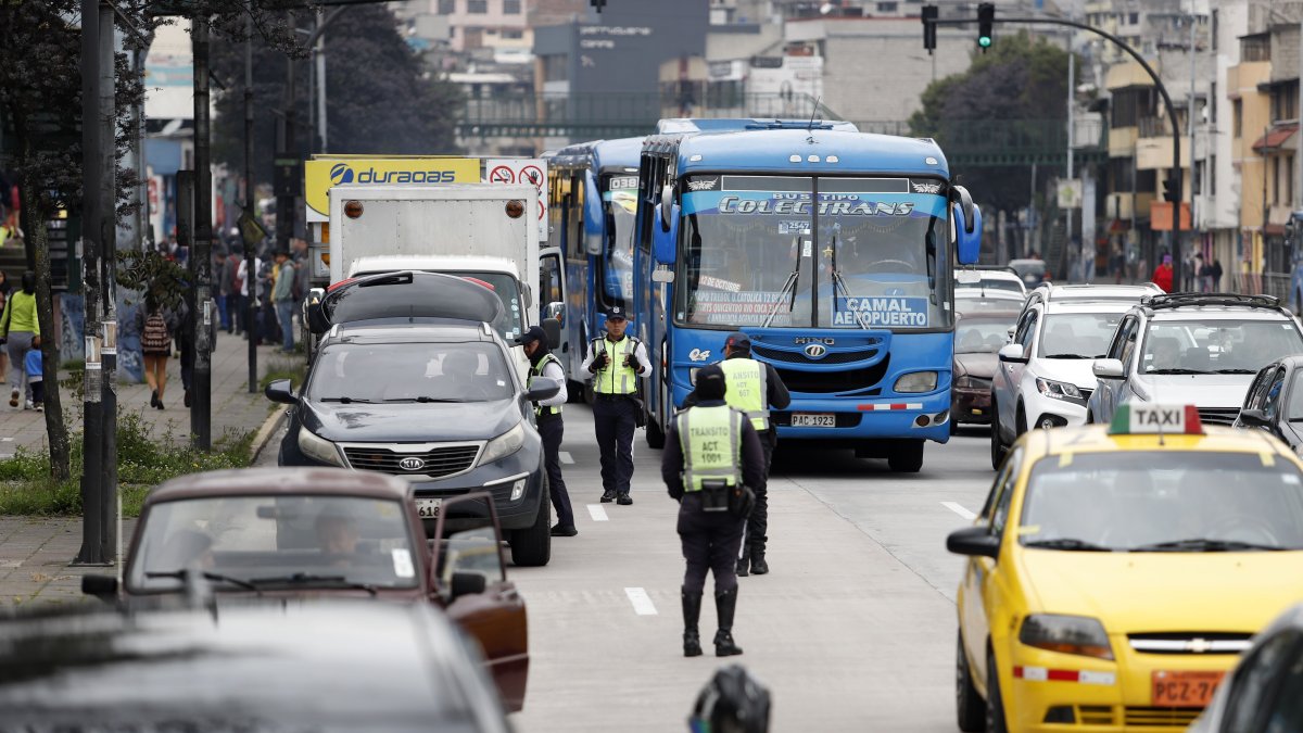 La medida se mantiene vigente de lunes a viernes en las arterias principales de la ciudad.