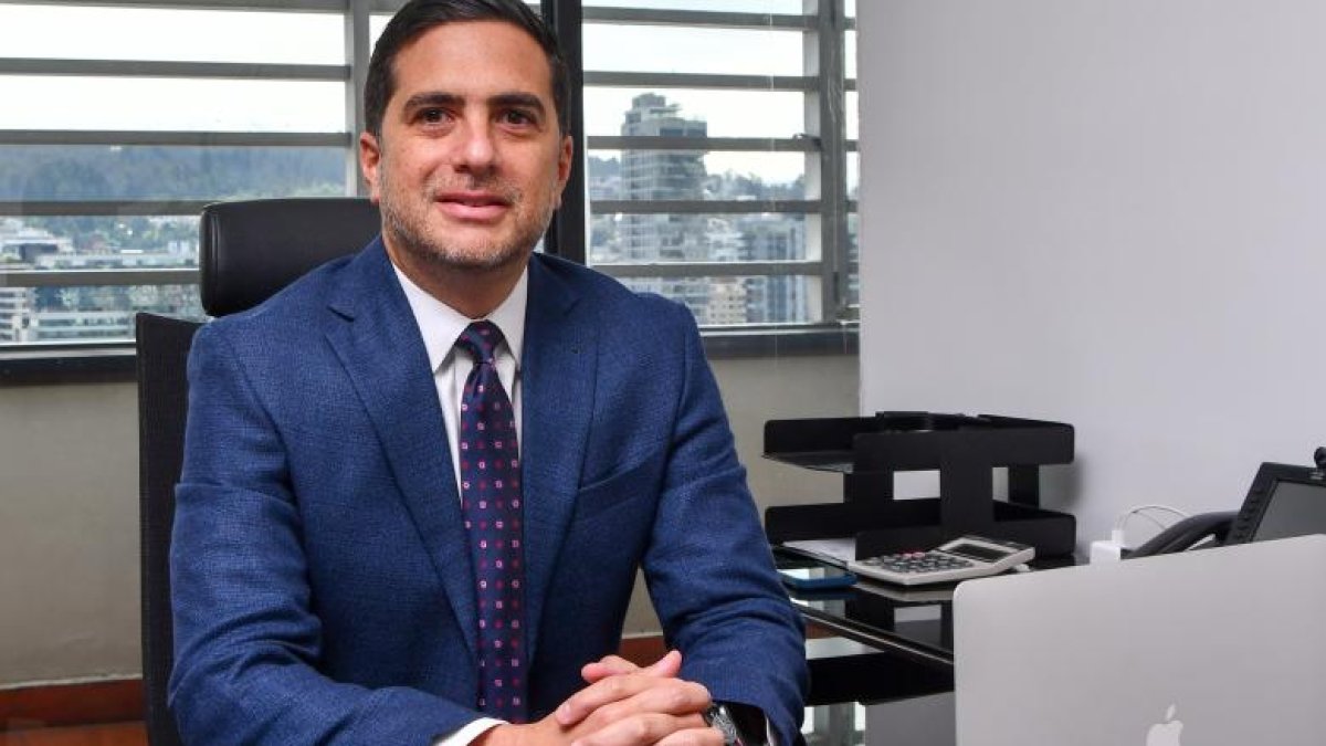 Roberto Kury se desempeñó como gerente General de CNT.