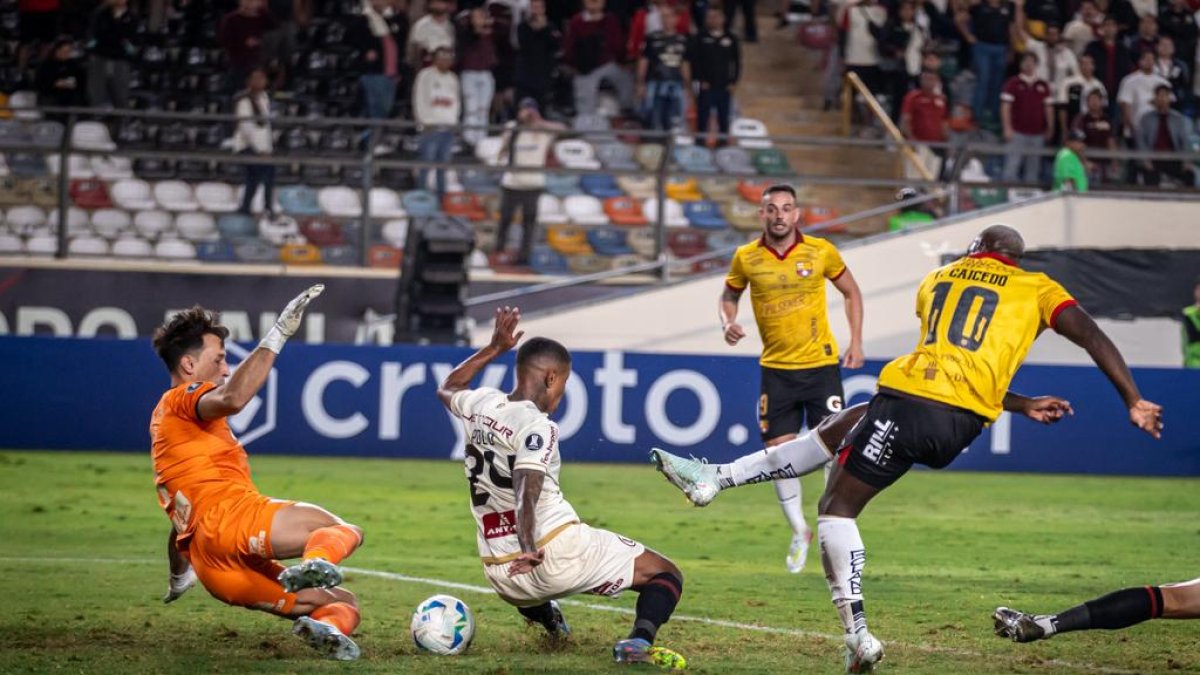 Barcelona SC perdió en la visita Universitario.