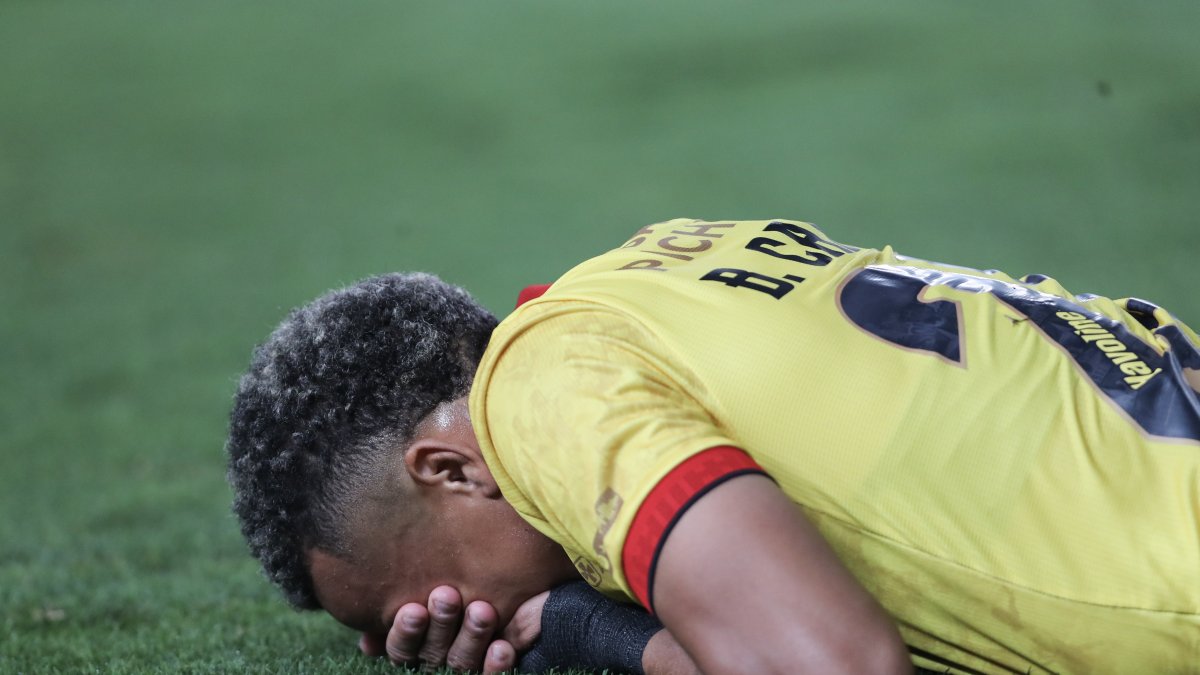 Byron Castillo de Barcelona y su lamentación luego de perder ante Universitario.