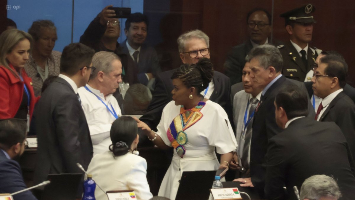 El bloque correísta durante la sesión inaugural ensayó estrategias que no resultaron ante el control de ADN.