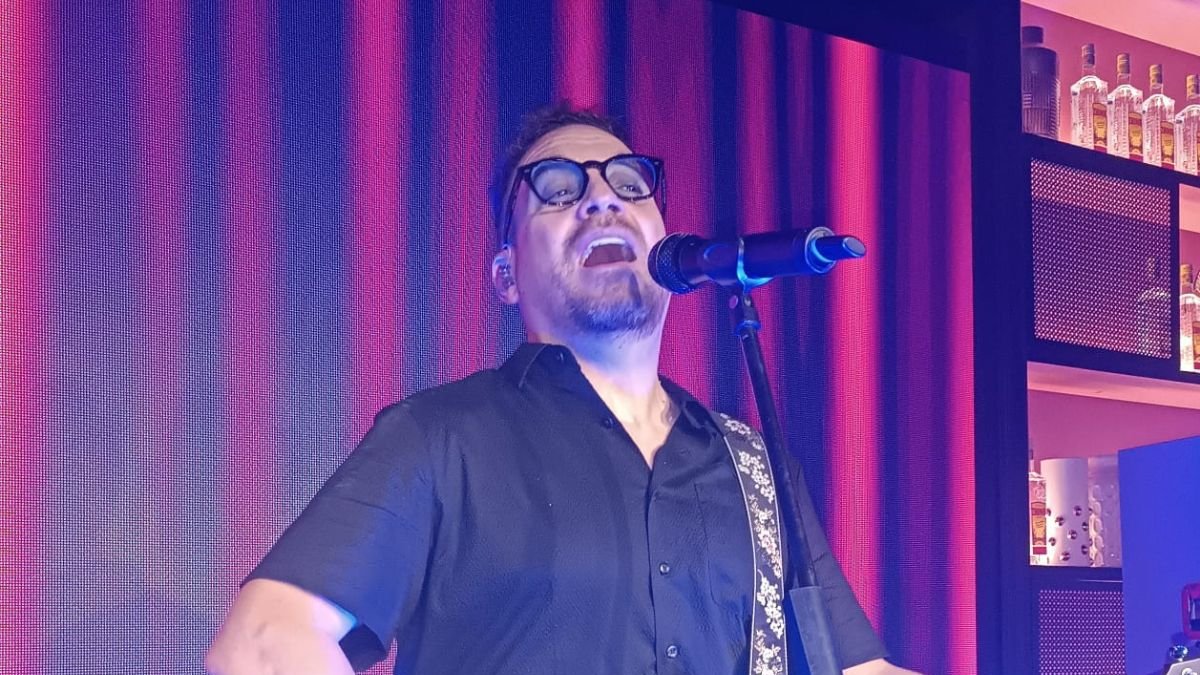 Juan Fernando Velasco cantó temas de Julio Jaramillo, con quien compartió escenario gracias a la inteligencia artificial