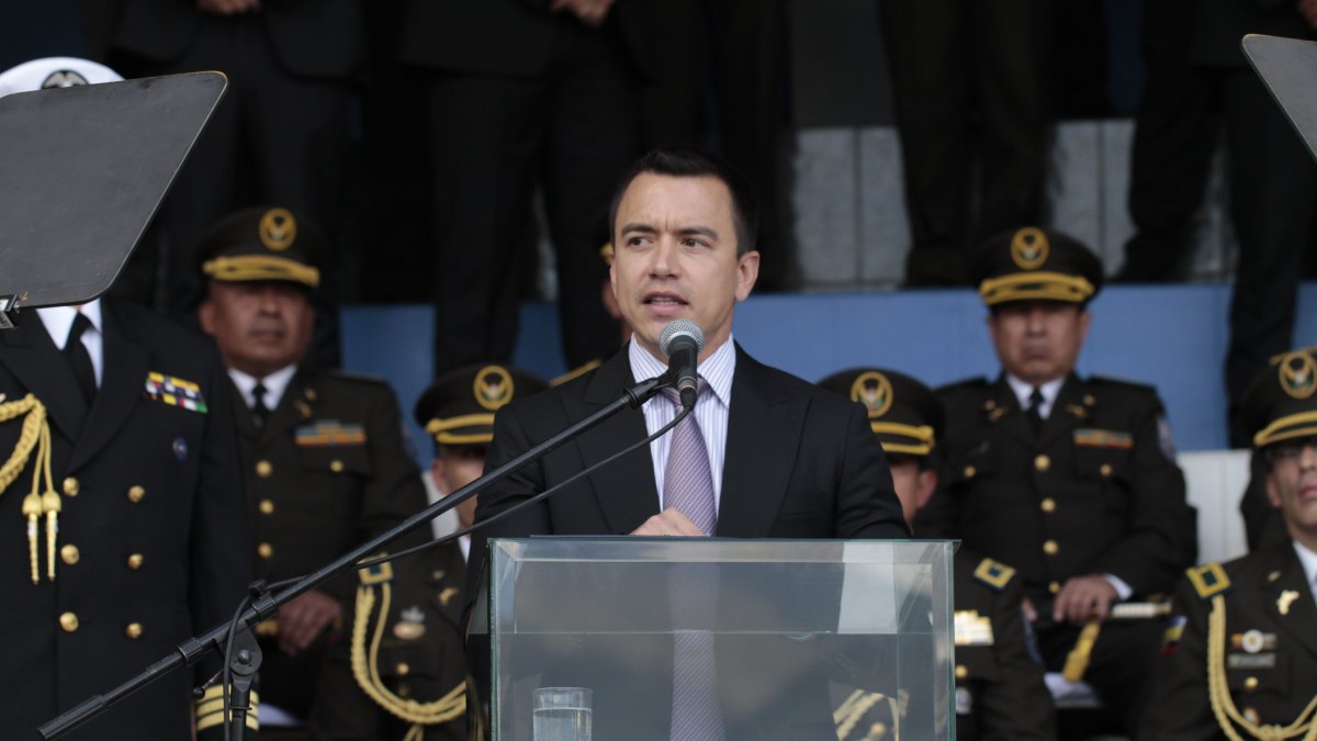 Presidente Daniel Noboa junto autoridades militares y policiales