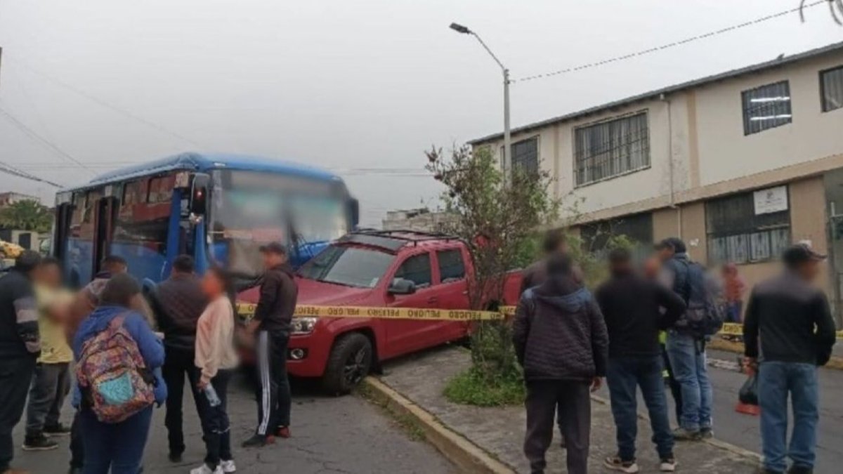 Un accidente de tránsito ocurrió en las avenidas Machala y Mariscal Sucre, en Quito, la mañana de este viernes 16 de mayo.
