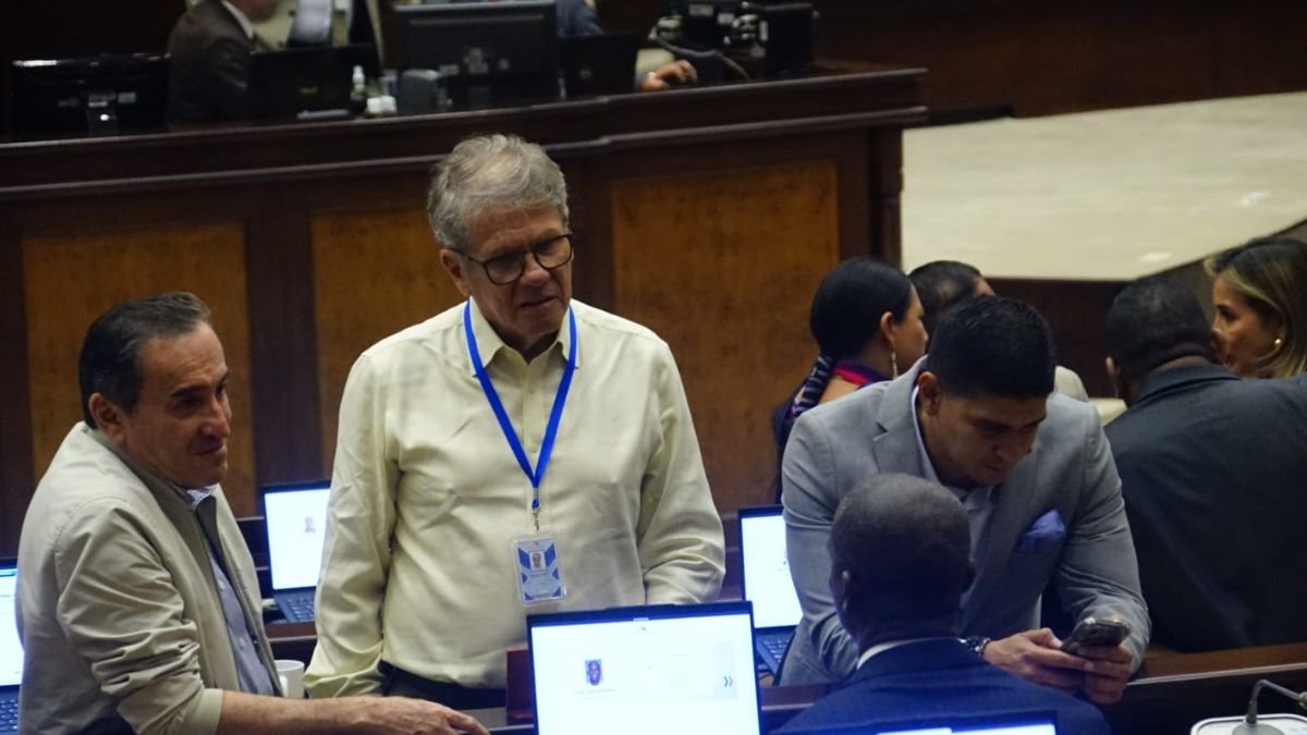 Bancada correísta baraja la posibilidad de abstenerse o no registrarse para votar.