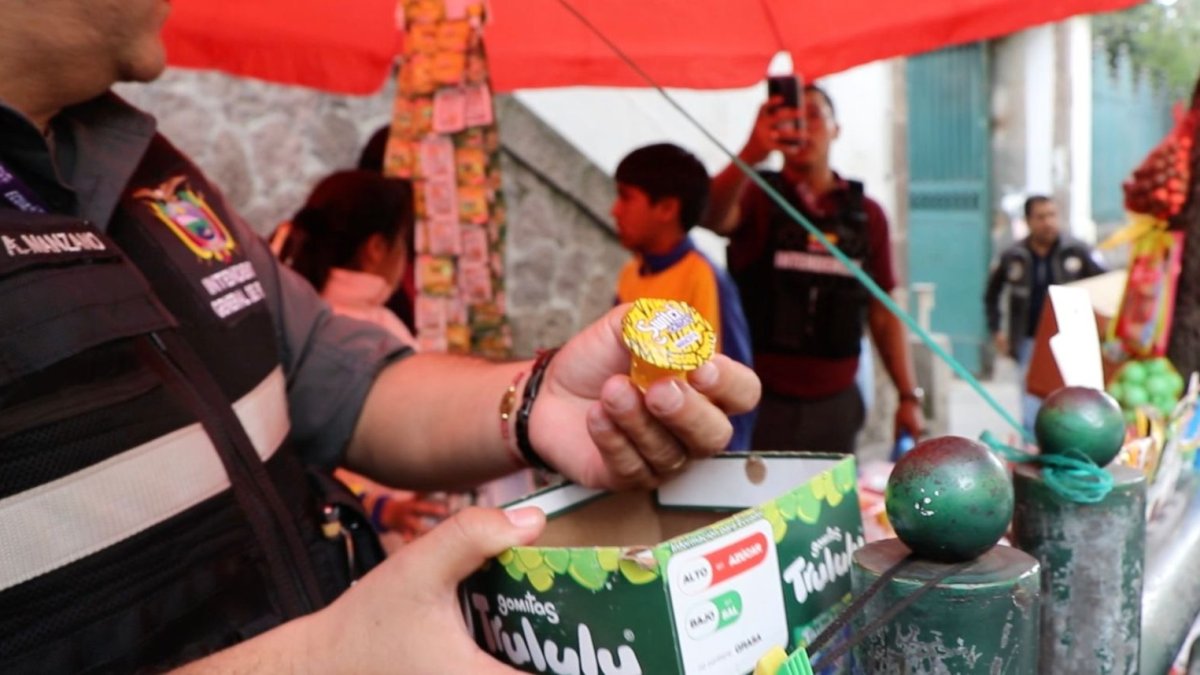Productos camuflados como golosinas podrían facilitar el consumo de licor en menores. Se vendía cerca de los establecimientos educativos.