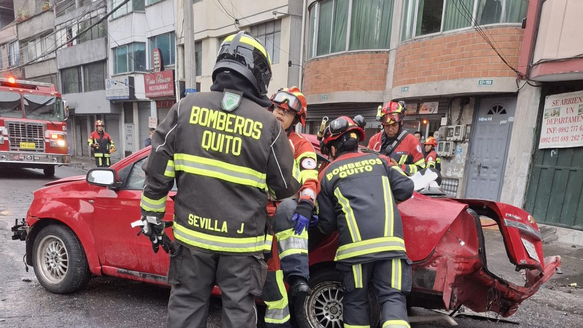 Un accidente ocurrió en la av. Eloy Alfaro y Manuel Ambrosi, en el norte de Quito.