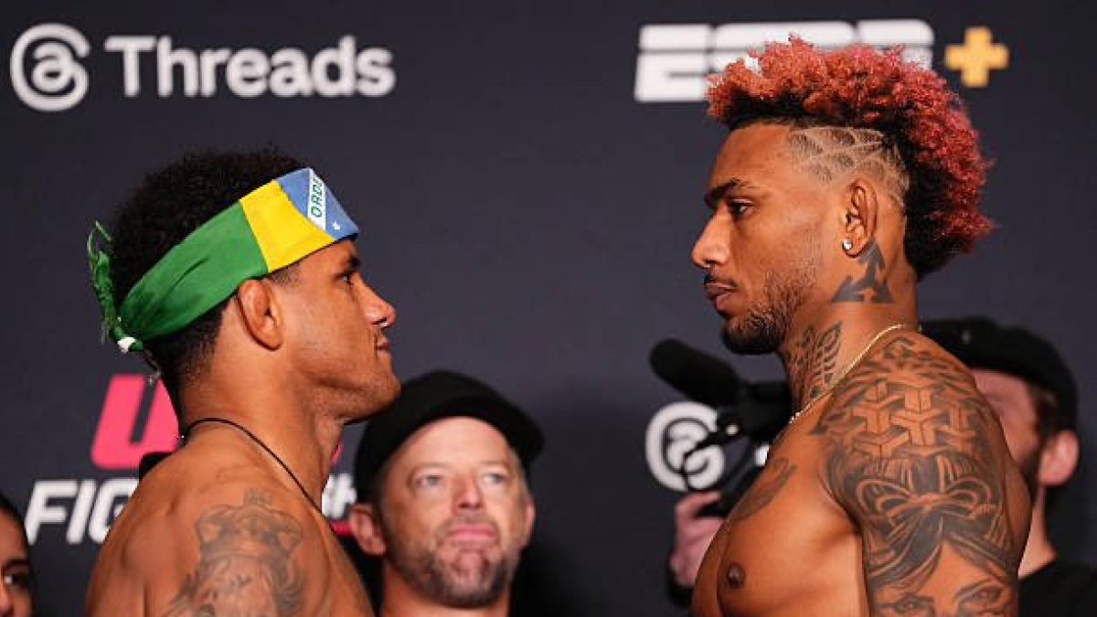 Michael Morales (d) en el careo previo a la pelea con Gilbert Burns en UFC