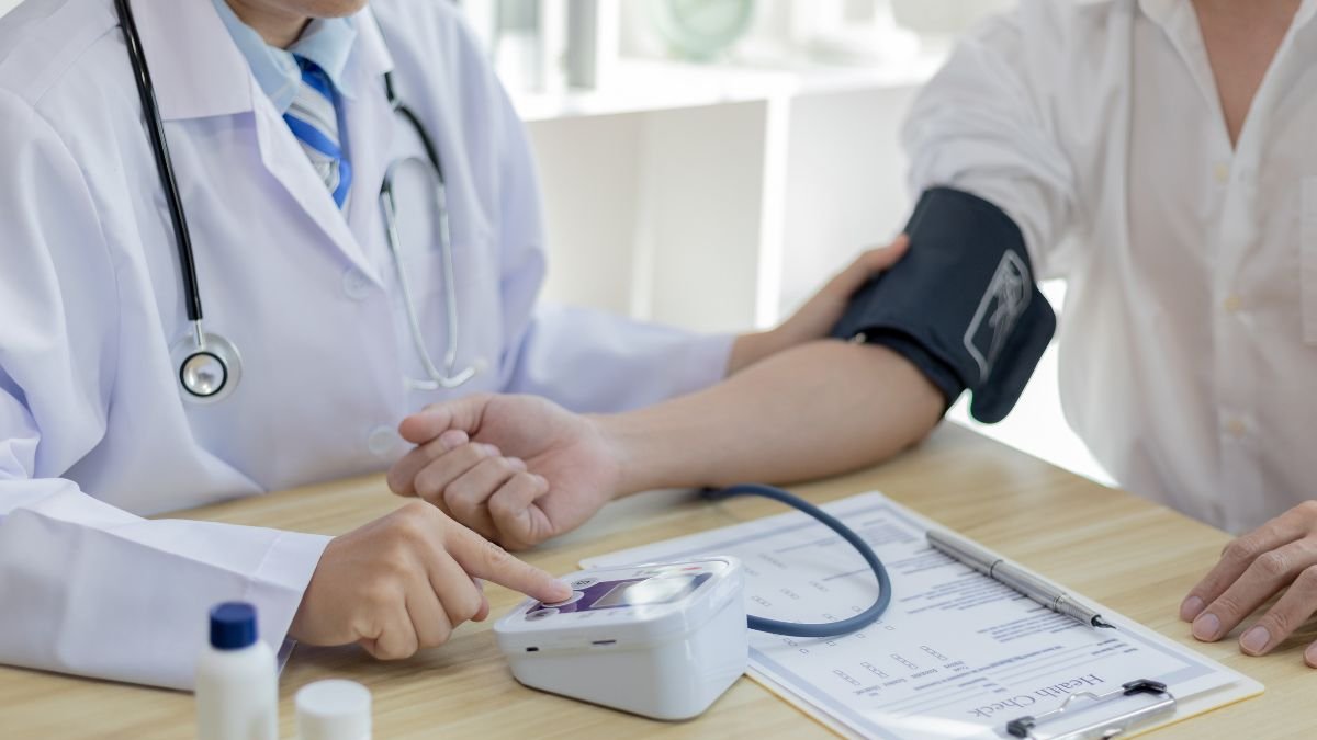 Salud. Aumentan los casos de hipertensión en jóvenes de 13 a 40 años, según estudios de UNIR y la Fundación REDNI.