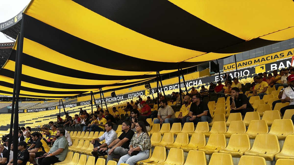 Unos 300 socios de los 6.051 habilitados asistieron a la Asamblea de Barcelona SC.