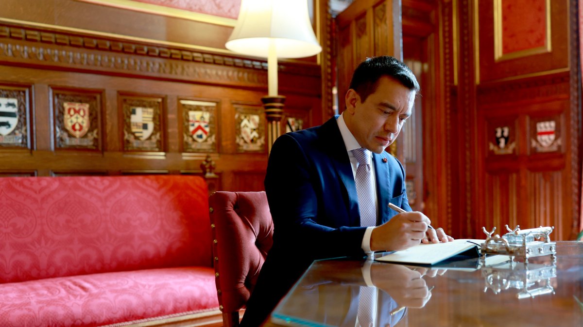 El presidente Daniel Noboa recientemente regresó de una gira internacional.