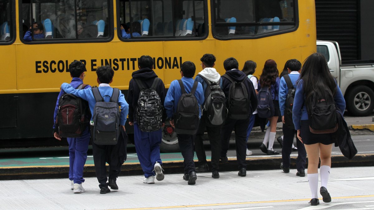 Estudiantes en Ecuador viven con miedo ante el reclutamiento forzado por bandas criminales