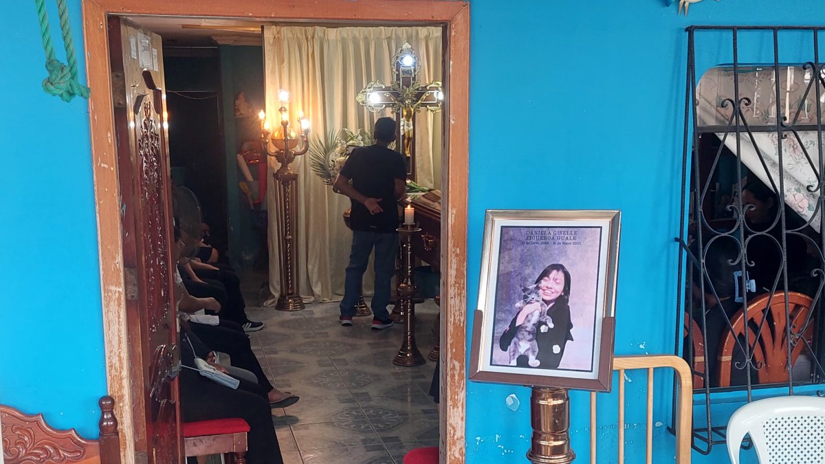 La foto de Daniela Figueroa recibía a sus familiares y amigos en el velorio.