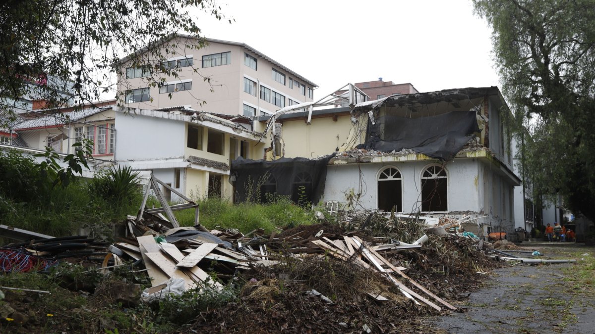 Residentes de La Mariscal alertaron sobre el daño a la casona patrimonial. Aún no hay sanción.