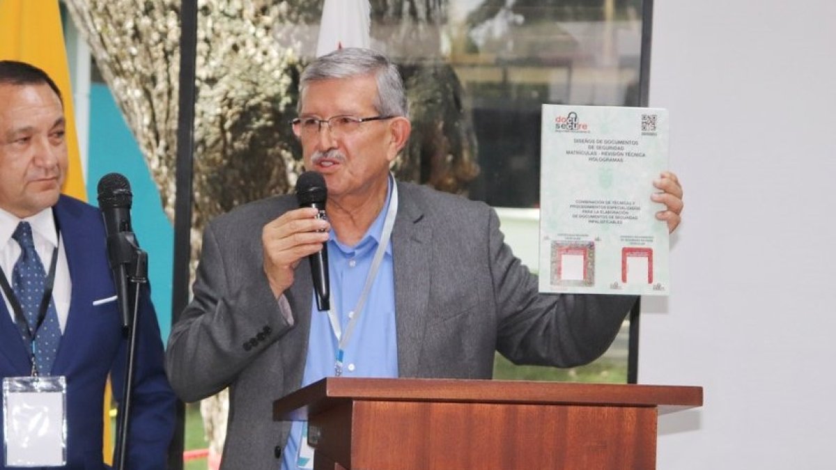 El vocal suplente del Consejo de Participación, Óscar Ayerve, dijo que se aplazó la audiencia de la acción de protección que presentó.