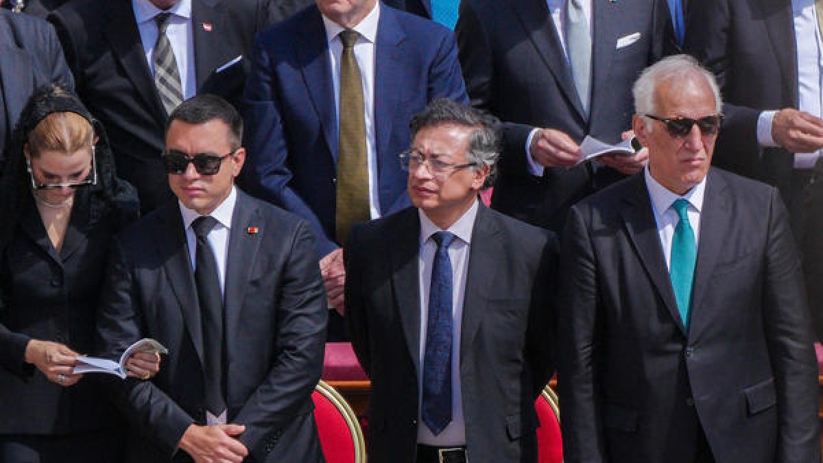 Noboa y Petro, sentados juntos en la entronización del Papa León XIV, sin diálogo visible.







Noboa y Petro, sentados juntos en la entronización del Papa Leon XIV, sin diálogo visible