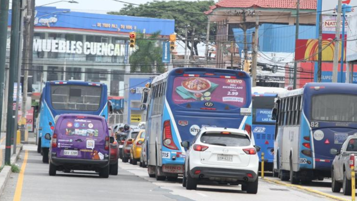 Referencial. Varias líneas de buses variarán sus rutas durante dos semanas