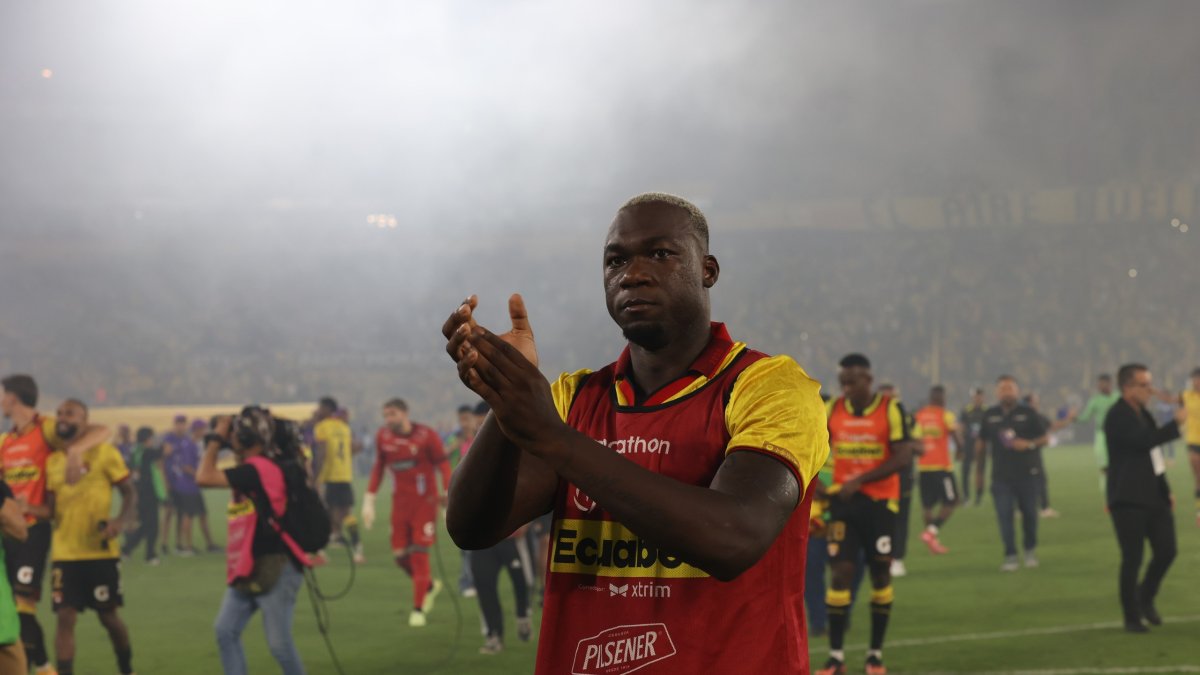 Felipe Caicedo estuvo 45 minutos comandando el ataque de Barcelona junto a Octavio Rivero.