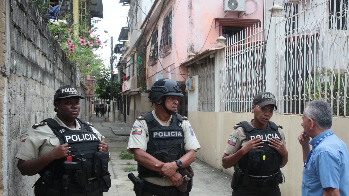 Situación. La policía llegó al sitio para acordonar la zona. Piden que haya más resguardo en el sector.