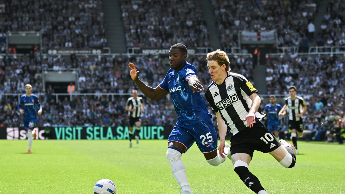 El centrocampista ecuatoriano Moisés Caicedo durante el partido de fútbol de la Premier League inglesa entre el Newcastle United y el Chelsea en St James' Park.