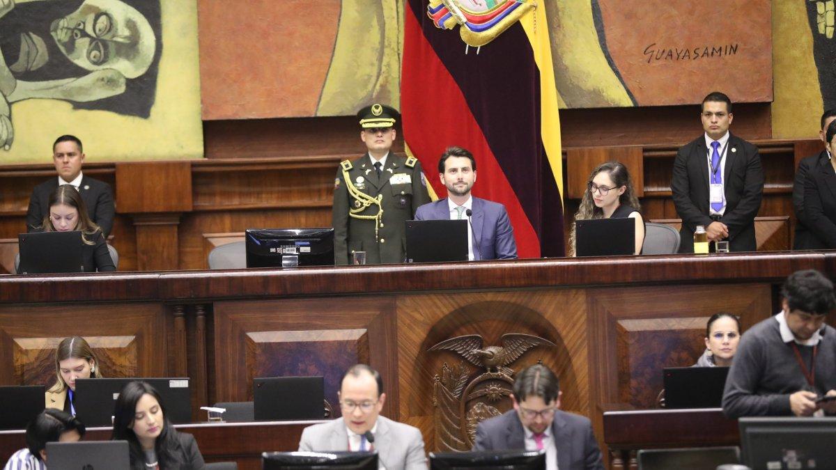 El oficialista Niels Olsen preside la Asamblea Nacional.
