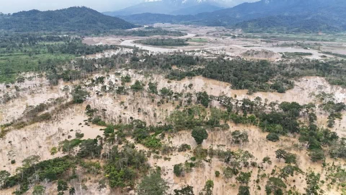 130 habitantes del cantón Nangaritza fueron contratados por Totalfor Comercio Internacional para trabajar en una concesión minera (foto referencial).