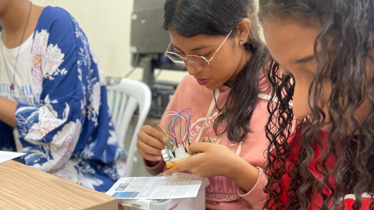 ONG. La Fundación Mujeres Fuertes trabaja por empoderar a niñas, adolescentes y jóvenes en tecnología, reduciendo la brecha digital.