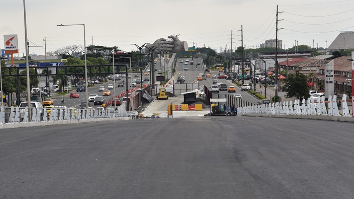 El paso peatonal de Las Américas sería inaugurado en los próximos días, anunció el alcalde.