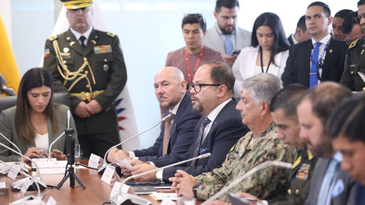 Dos ministros comparecieron ante la Comisión de Desarrollo Económico de la Asamblea por la iniciativa de Noboa.