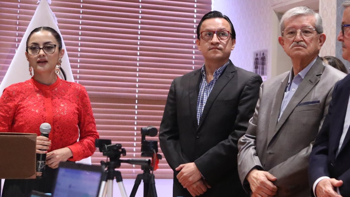 Óscar Ayerve (d) buscaba que se deje sin efecto la posesión de David Rosero (c) en el Consejo de Participación, pues él fue destituido del CPCCS.