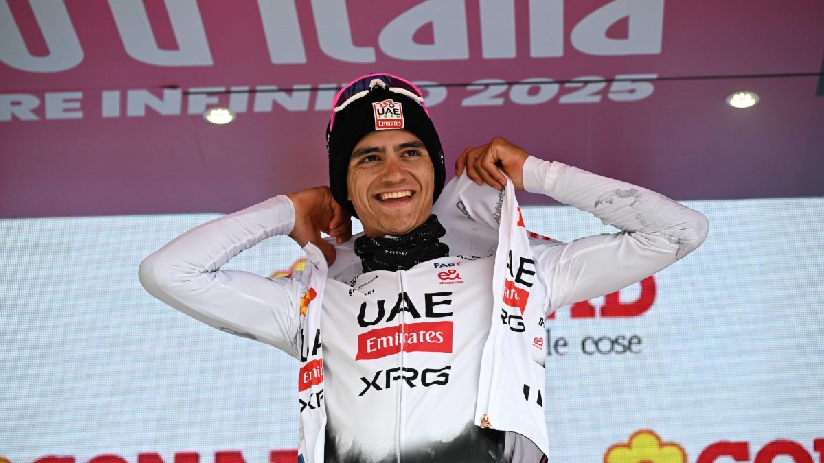 Isaac Del Toro continuó como líder de la general del Giro de Italia y advirtió sobre Carapaz.