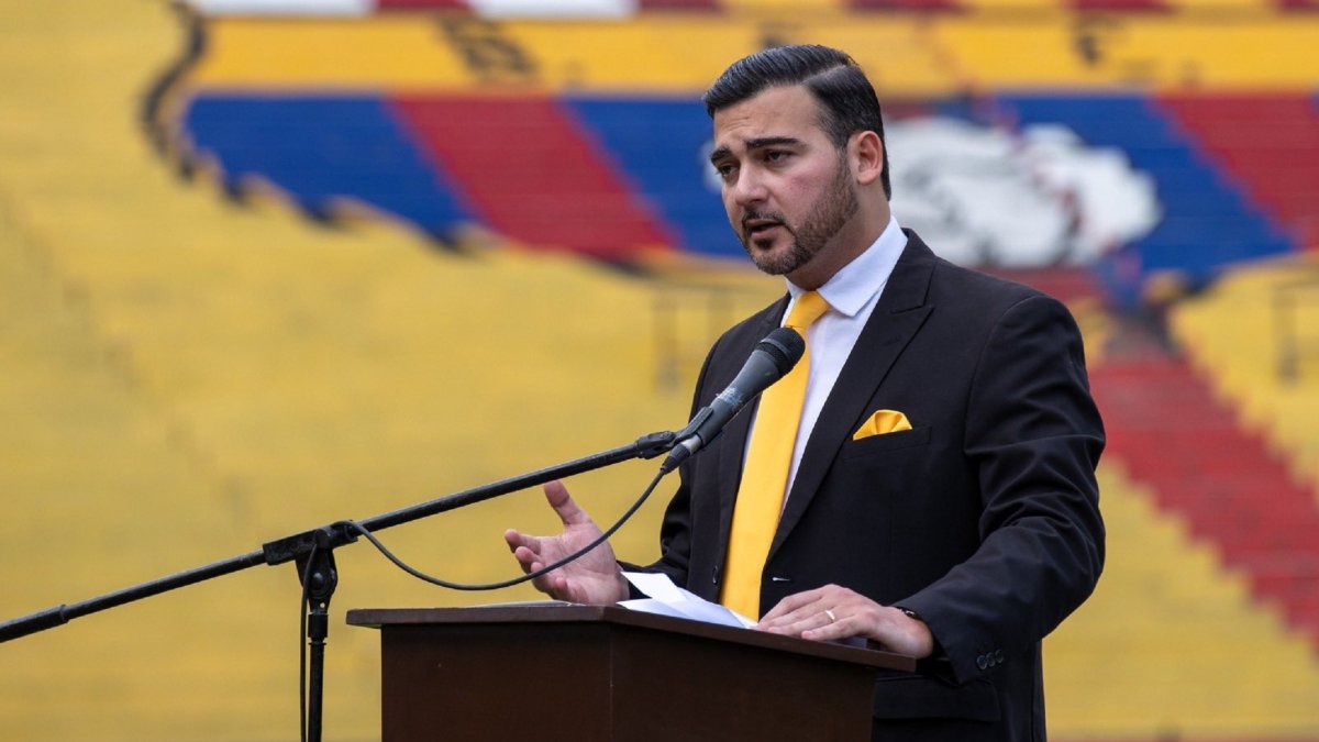 El informe económico indica que Barcelona le adeuda unos 4 millones de dólares a su presidente Antonio Álvarez.