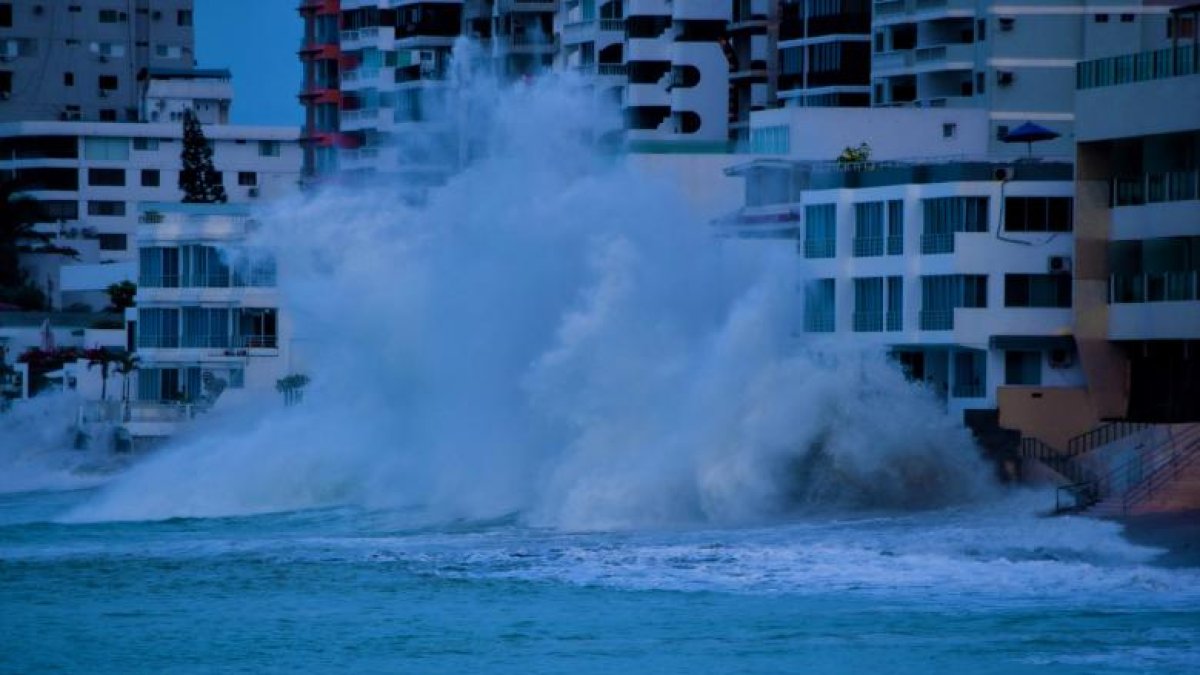 Referencial. Según el Inocar, el oleaje se presentará en las regiones costa e insular en Ecuador durante el feriado