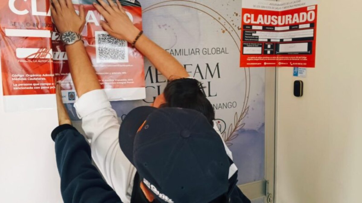 En el local se encontraton medicamentos caducados, entre ellos antibióticos, antiinflamatorios y anestésicos locales.