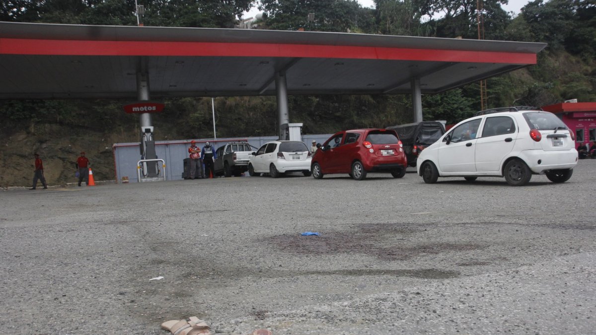 En la gasolinera, ubicada en la vía Perimetral, se asesinó al conductor del alcalde de Isidro Ayora, cantón de Guayas.