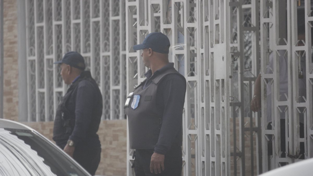 En la vivienda donde reside el adulto mayor, que fue secuestrado, se vio la presencia de guardianía privada.