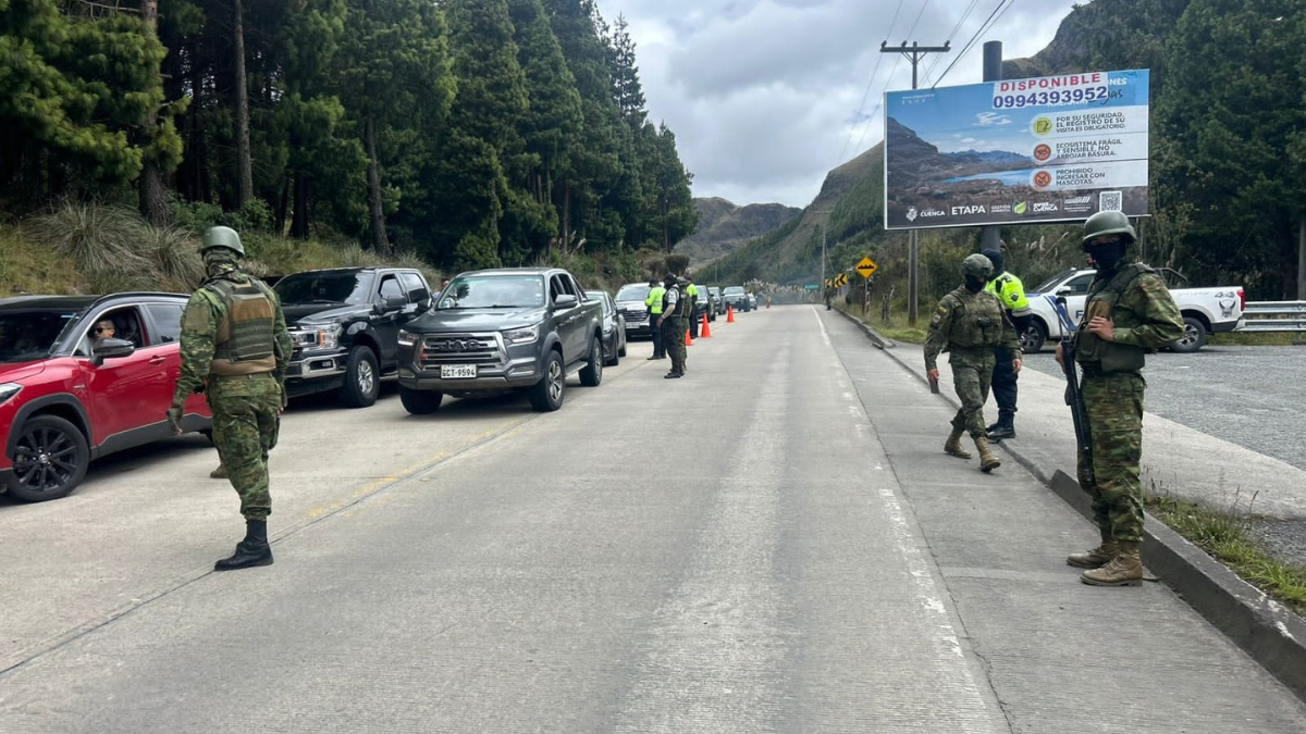 En la vía Cuenca- Molleturo- El Empalme se desarrolló un operativos de control de armas.