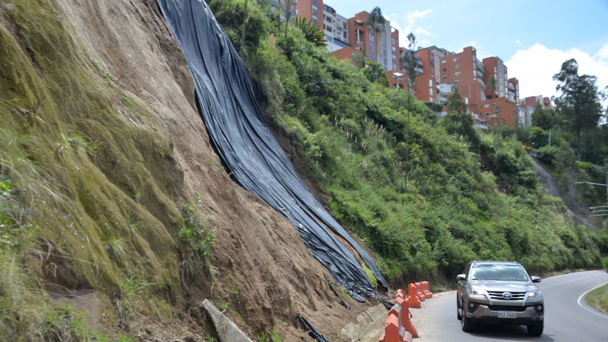 El Municipio colocó plásticos negros como medida de protección, pero hoy se encuentran destruídos.
