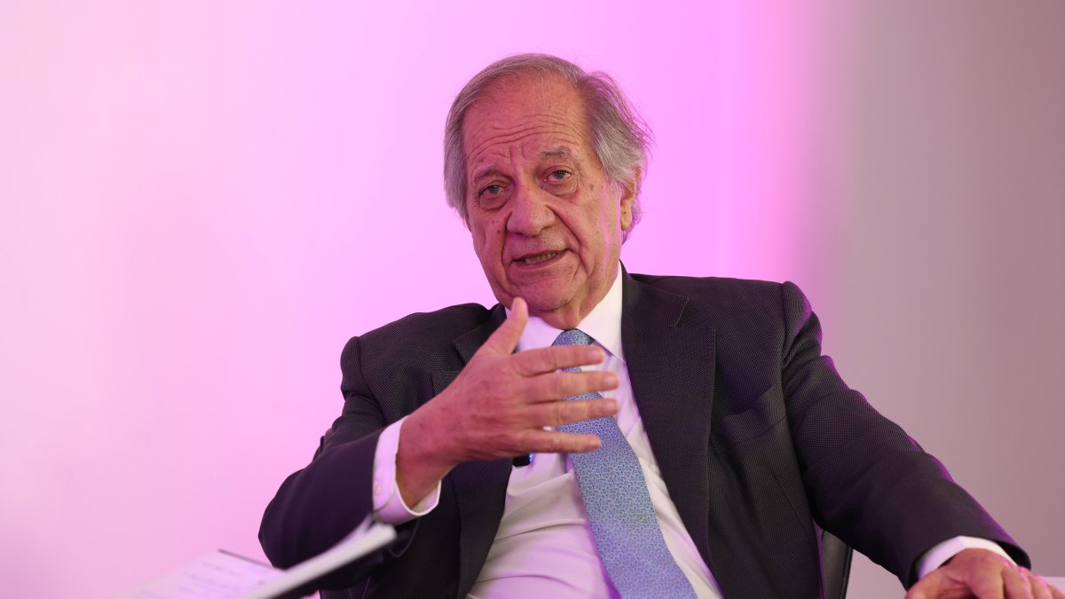 El Secretario General de la Aladi, Sergio Abreu Bonilla, expone los problemas comerciales de América Latina y señala una ruta para lograr la paz social.