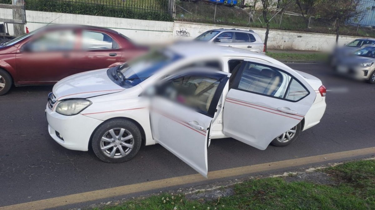 El vehículo en el que se movilizaban los implicados estaba reportado como robado.