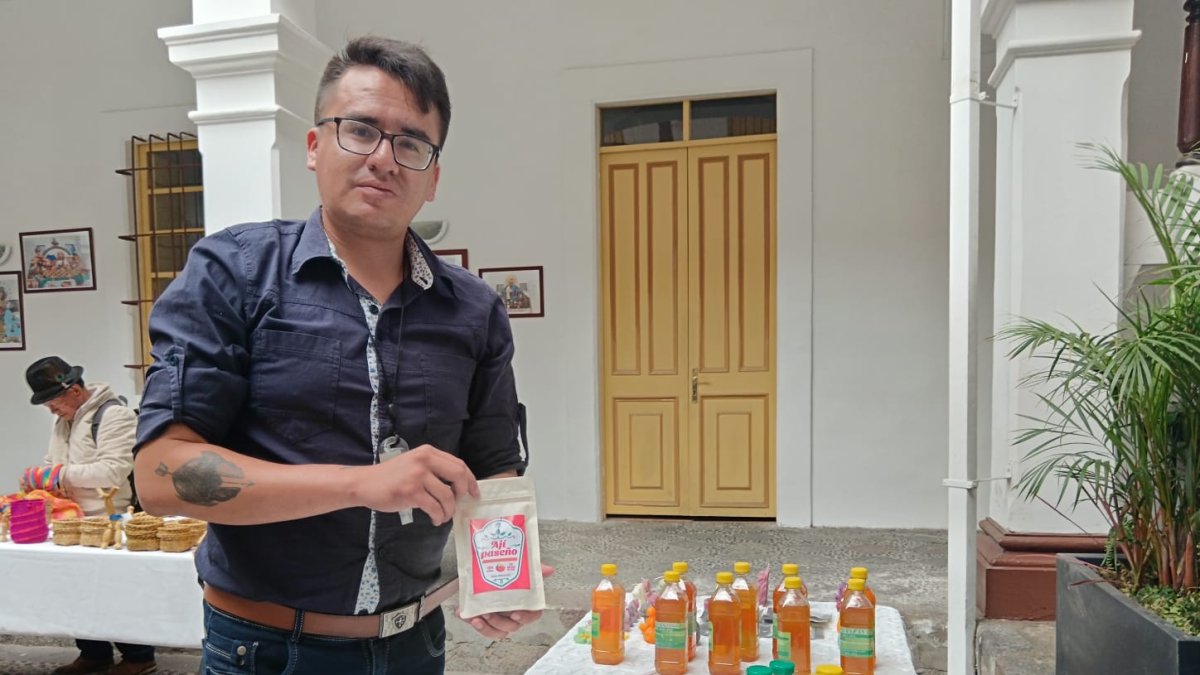 Procesamiento. Con conocimientos, la familia elabora esencias.