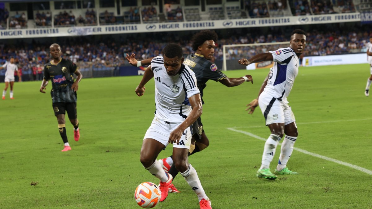 Emelec atraviesa un mal momento futbolístico en la LigaPro 2025.