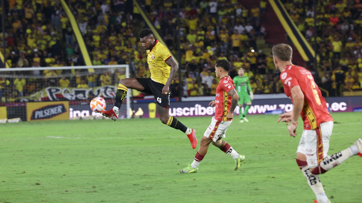 Barcelona vs Deportivo Cuenca en el encuentro de este 23 de mayo.