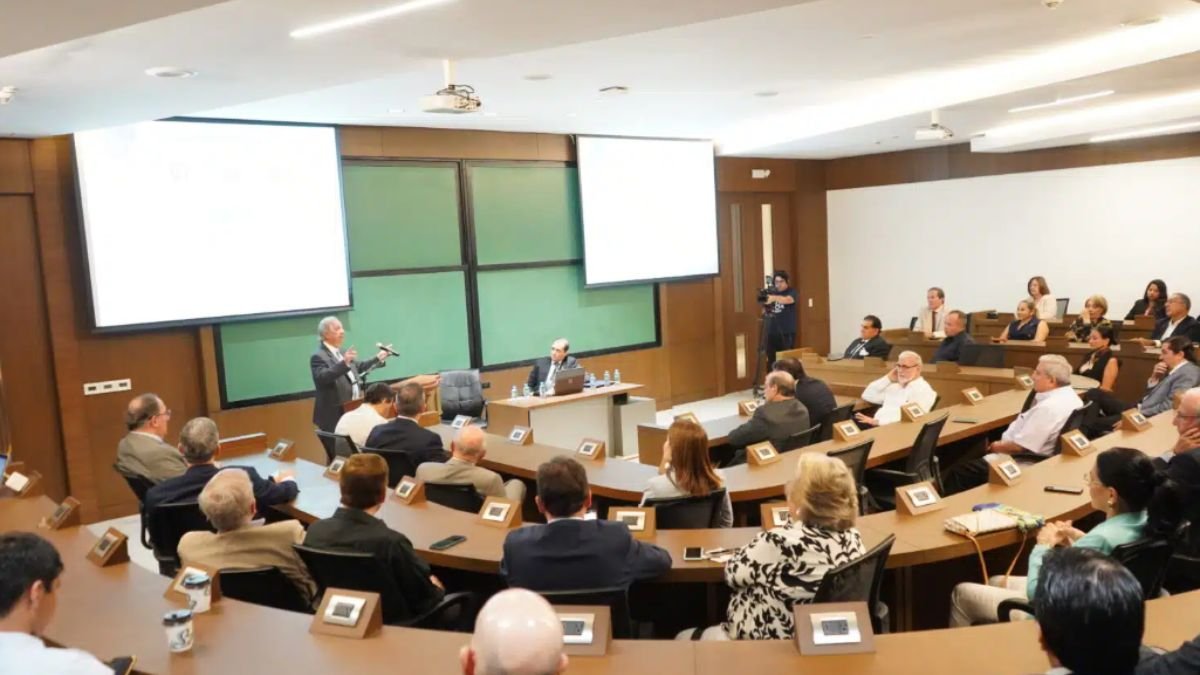 Conferencia. El abogado y político uruguayo, Sergio Abreu, compartió sus reflexiones sobre la economía y el comercio regional.