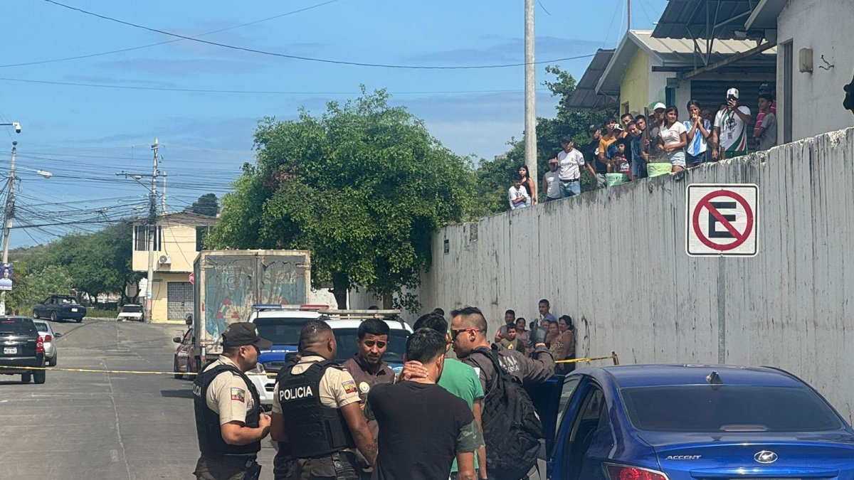 Hecho. El caso más reciente se registró en el cantón Manta. Un hombre iba en un carro azul cuando fue baleado.