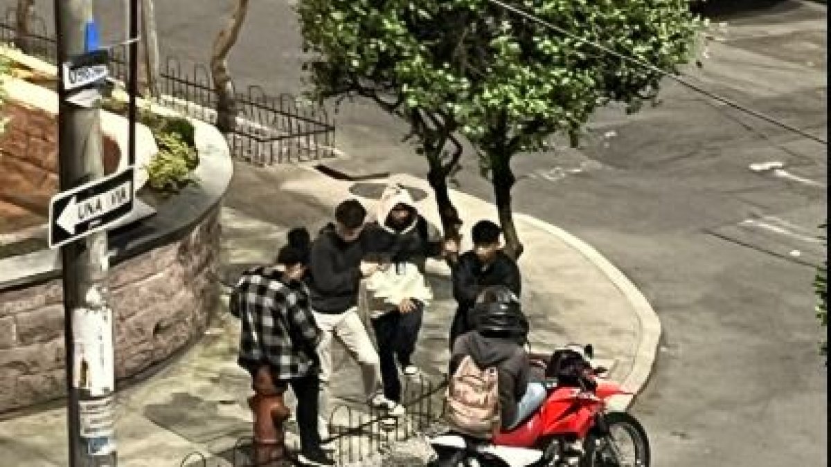 Calles tomadas por libadores y violencia preocupan a los moradores de las calles  República del Salvador, Moscú y Checoslovaquia, norte de Quito.